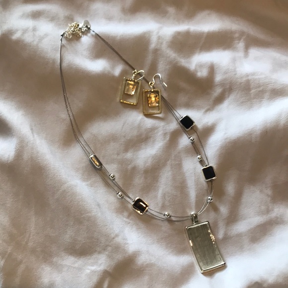 Necklace and earrings - Picture 4 of 6